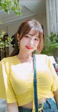 肉肉身材韩国修身女生播主Coco气质吸睛写真，生活照图片图集