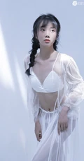 谁说骨感不能气质？高颜值双麻花辫女生轻纱白裙超高清私密图片