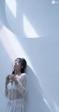 谁说骨感不能气质？高颜值双麻花辫女生轻纱白裙超高清私密图片
