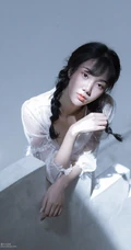 谁说骨感不能气质？高颜值双麻花辫女生轻纱白裙超高清私密图片
