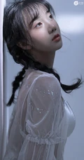 谁说骨感不能气质？高颜值双麻花辫女生轻纱白裙超高清私密图片