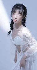 谁说骨感不能气质？高颜值双麻花辫女生轻纱白裙超高清私密图片