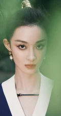 孙佳雨竹丛旁清新淡雅休闲蓝衣套装写真图片