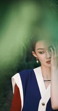孙佳雨竹丛旁清新淡雅休闲蓝衣套装写真图片