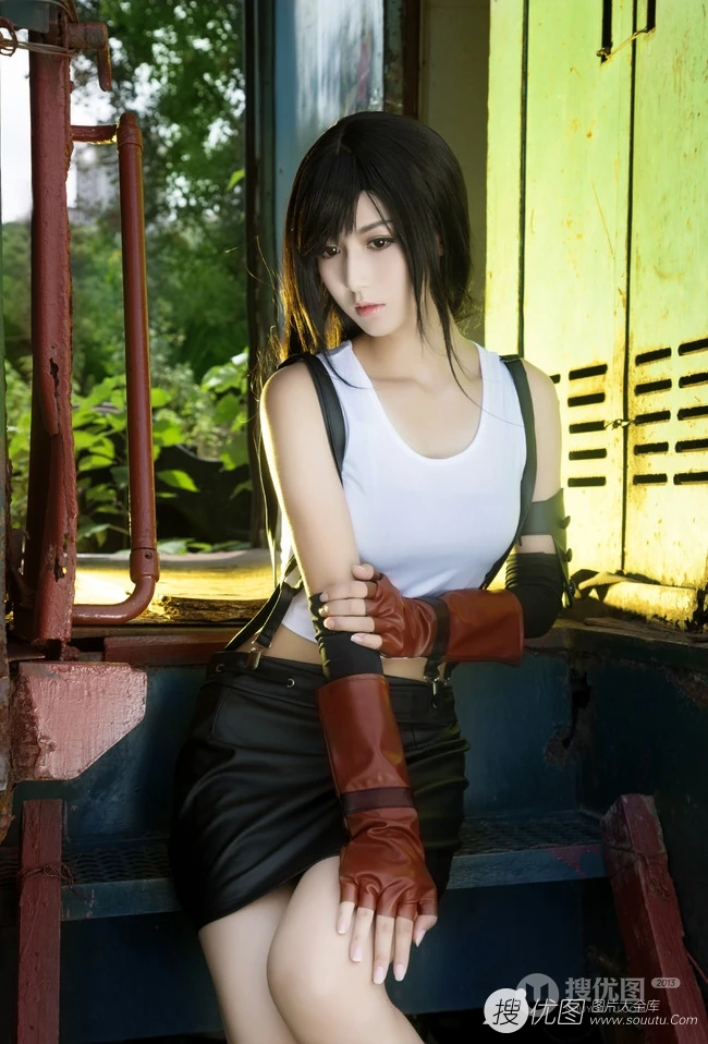 超美长发少女COS《最终幻想》蒂法气质女生高清摄影图片，还原度很高了