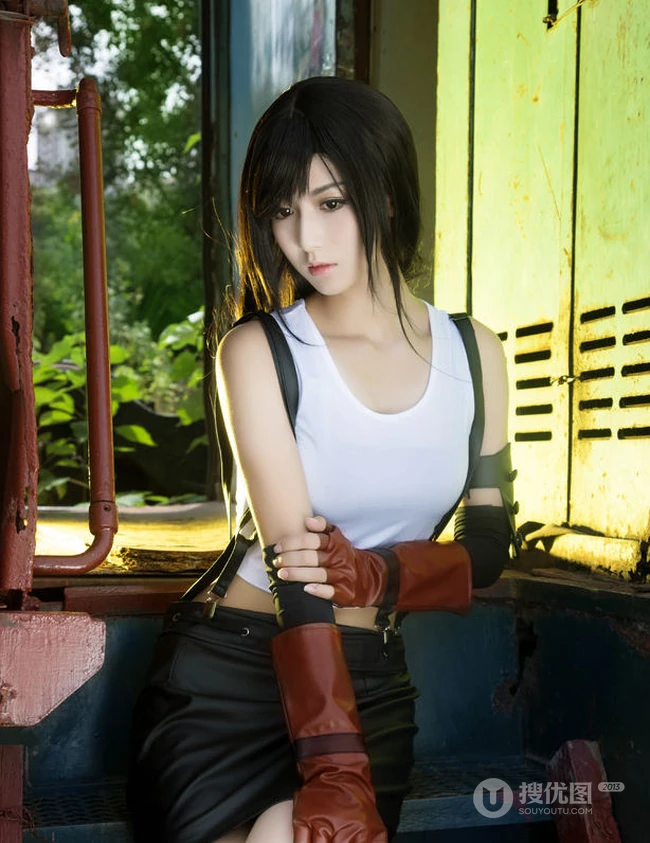 超美长发少女COS《最终幻想》蒂法气质女生高清摄影图片，还原度很高了