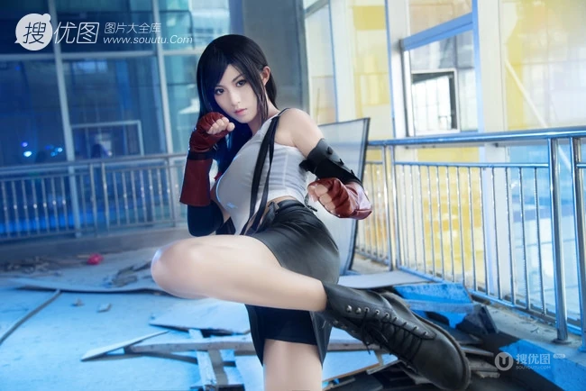 超美长发少女COS《最终幻想》蒂法气质女生高清摄影图片，还原度很高了