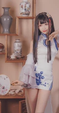 长发童颜女生COS白色气质旗袍古风人像摄影图片鉴赏
