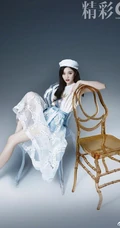 吴宣仪气质魅惑红唇妆容登《精彩ok》杂志写真，多套服饰从容仔细