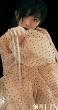 短发女生宋伊人多套服饰封面图片，苗条身材小露香肩气质动人