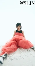短发女生宋伊人多套服饰封面图片，苗条身材小露香肩气质动人