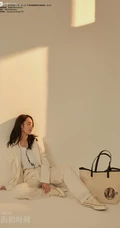 张佳宁全白休闲西服套装T恤清爽靓丽杂志写真图片