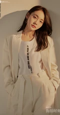 张佳宁全白休闲西服套装T恤清爽靓丽杂志写真图片