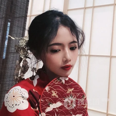 拿纸扇穿和服的日本女生个性QQ头像图片