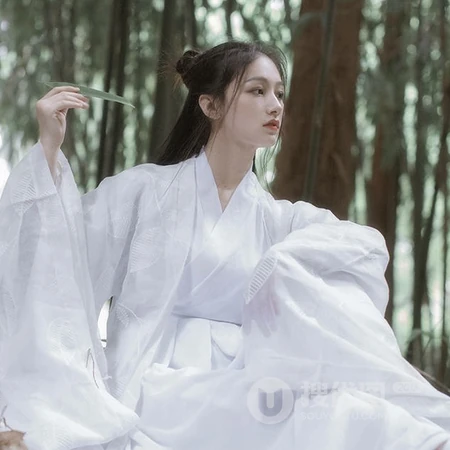 古风头像选这套就够了！唯美竹林抚琴的古风女生头像图片