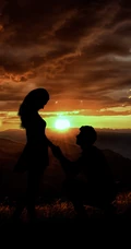 夕阳下求婚，漫步的情侣，情侣的手比爱心等唯美爱情手机壁纸