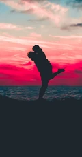 夕阳下情侣拥抱亲吻，求婚等幸福瞬间高清爱情手机壁纸
