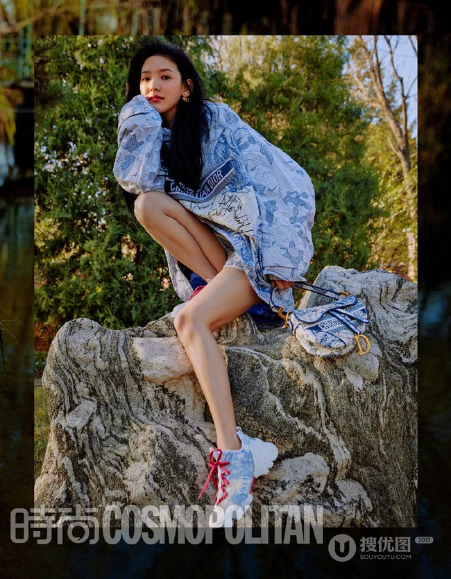 章若楠多套气质复古时尚穿着游公园美拍登杂志封面写真图片