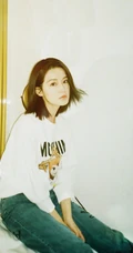 李沁复古唯美青涩白衣牛仔裤写真，仿佛时光机，再回少女时代