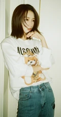 李沁复古唯美青涩白衣牛仔裤写真，仿佛时光机，再回少女时代