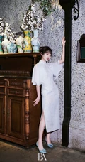 宣璐气质优雅白衣旗袍装杂志写真封面图片