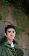 辽宁帅哥张云龙个性潮流墨绿大衣户外街拍写真照片
