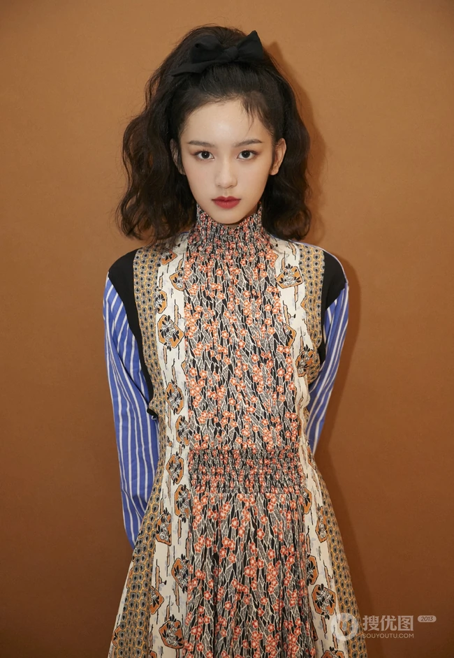 少女周也青涩甜美元气运动写真照图集