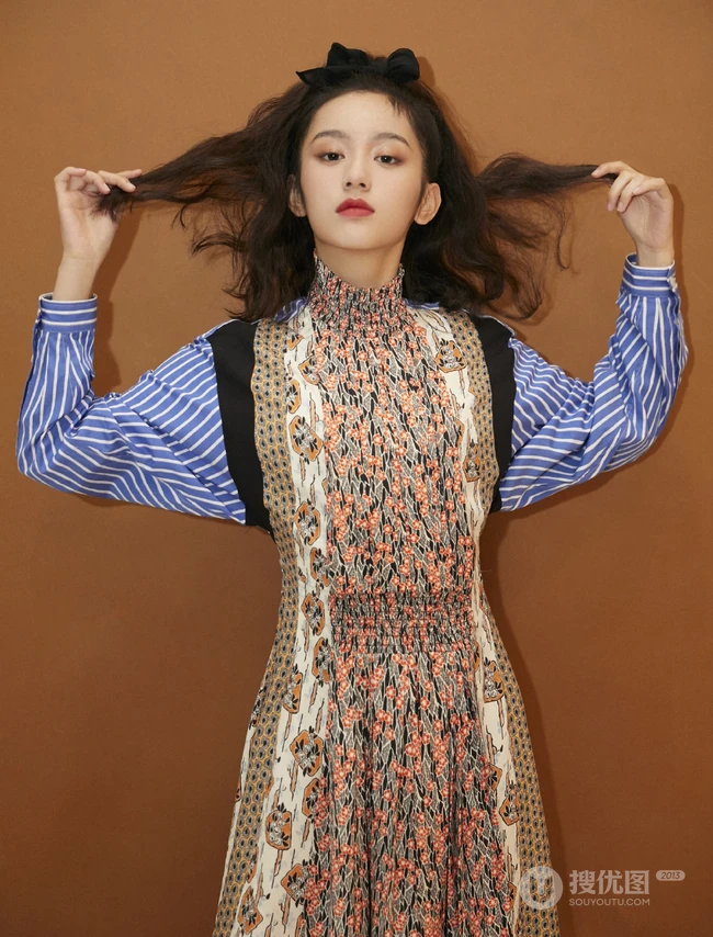 少女周也青涩甜美元气运动写真照图集