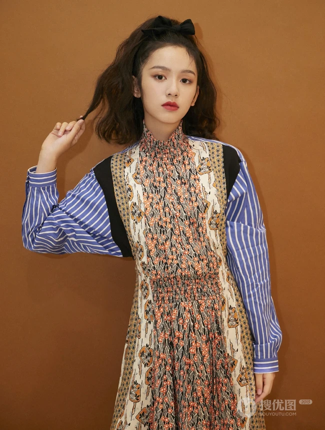 少女周也青涩甜美元气运动写真照图集