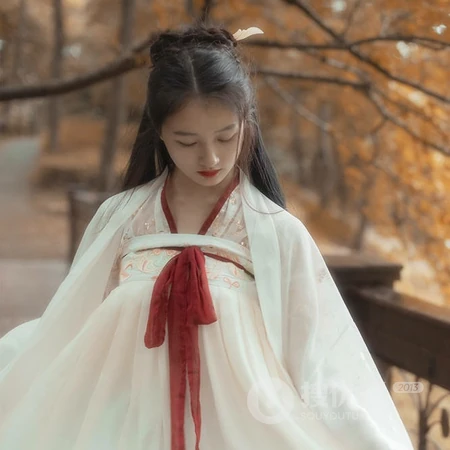 提纸灯笼的古风少女，仙气的汉服女生头像4月27日合集