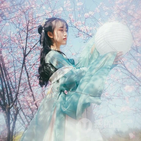 提纸灯笼的古风少女，仙气的汉服女生头像4月27日合集