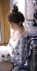 浅粉白皙丸子头线条少女气质肩带家居服短裤居家私密写真图集