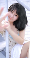 气质匀称可爱短发女生少女慢慢脱衣服露家居服线条超高清图片