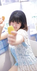 气质匀称可爱短发女生少女慢慢脱衣服露家居服线条超高清图片