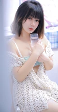 气质匀称可爱短发女生少女慢慢脱衣服露家居服线条超高清图片