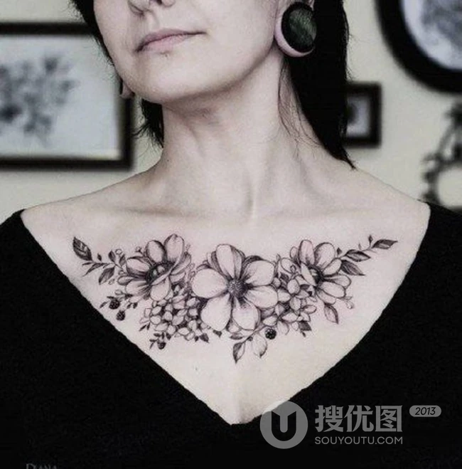 气质、个性、另类的女性胸前，肩胛处花卉类纹身大图案图片作品 第8张