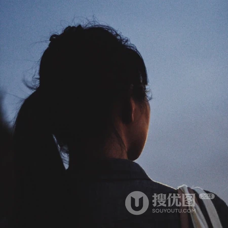 创意女生的背景QQ头像图片，真人不露脸头像系列