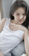 玉骨冰肌浅粉可爱少女白背心短裤院落洗头湿发气质写真图片集