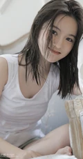玉骨冰肌浅粉可爱少女白背心短裤院落洗头湿发气质写真图片集