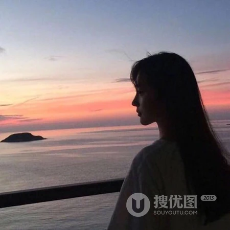 唯美的夕阳下的长发女生背影头像套图