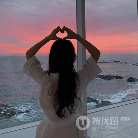 唯美的夕阳下的长发女生背影头像套图