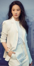刘亦菲全白look西装套装气质美丽大方写真图片