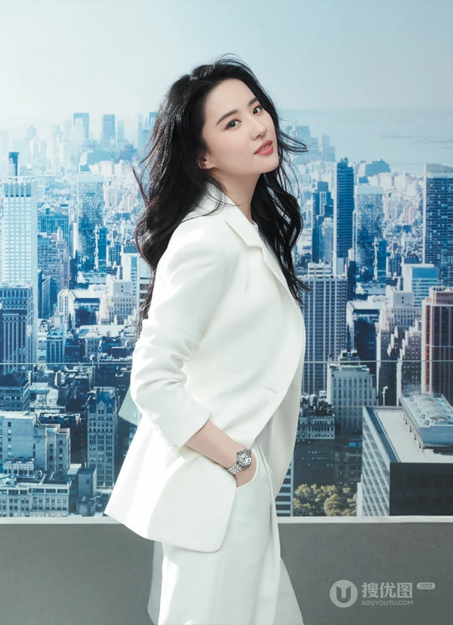 刘亦菲全白look西装套装气质美丽大方写真图片