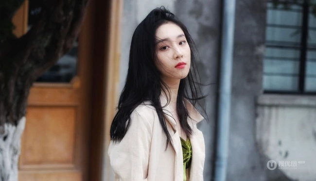 纯少女葛施敏户外街拍写真美照
