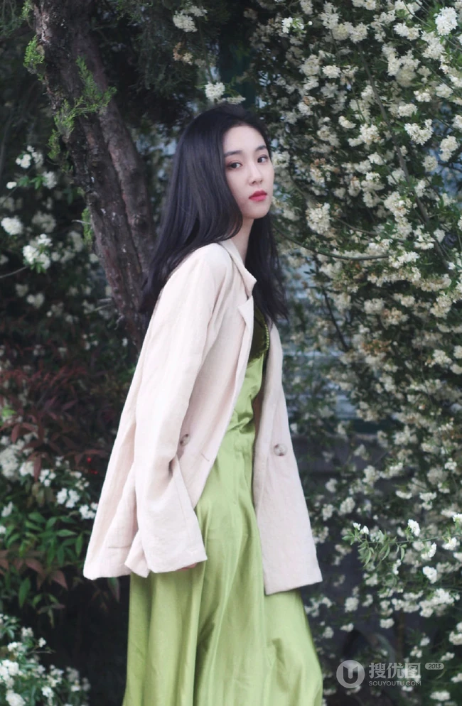 纯少女葛施敏户外街拍写真美照