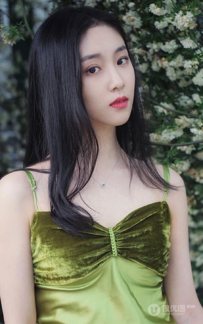纯少女葛施敏户外街拍写真美照