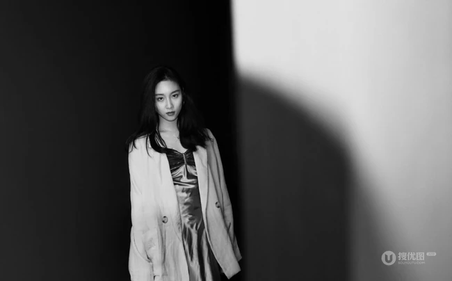 纯少女葛施敏户外街拍写真美照