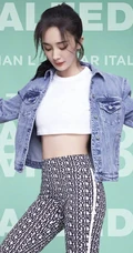 杨幂运动休闲装系列代言写真图片，尽显线条感纤细线条