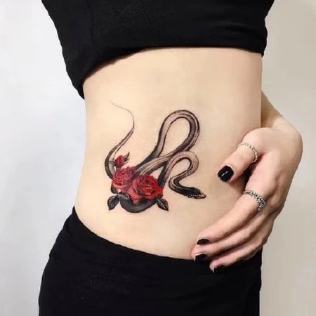 蛇纹身图案图片，女生身体各部位气质小蛇彩绘纹身图片