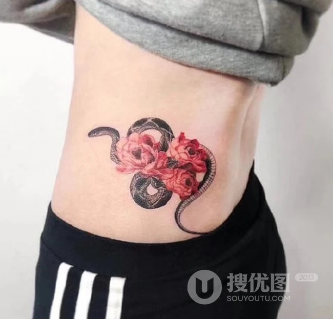 蛇纹身图案图片，女生身体各部位气质小蛇彩绘纹身图片 第9张